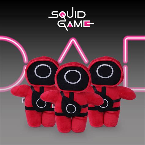 Galeri foto boneka squid game menawarkan Topup Telkomsel yang sebelum tayang perdana dan antusias event cash bagi pemain. di di halaman notifikasi